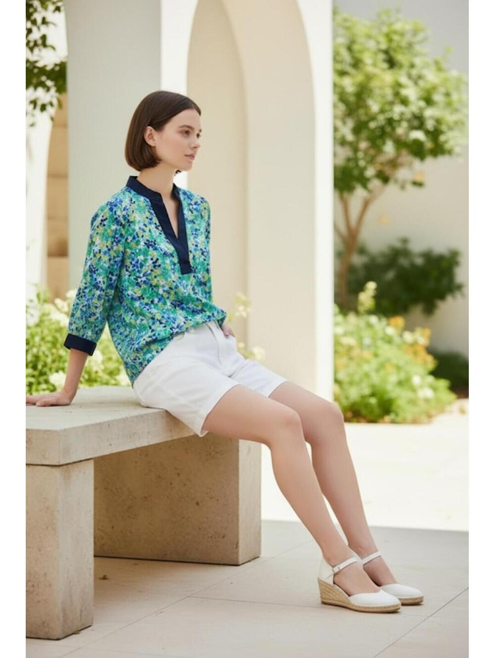 Lilly Pulitzer Gin Gria Silk Tunic Blouse V-Neck floral Lightweight Size 2